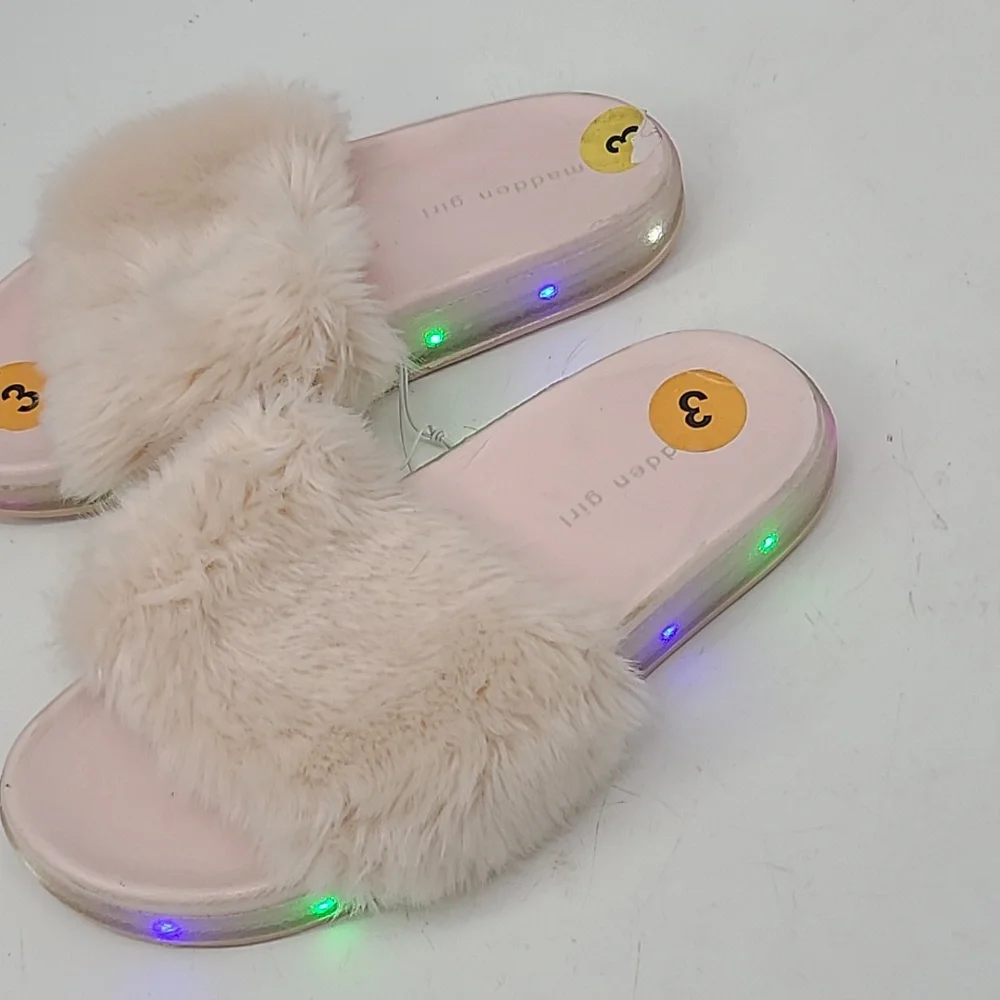 NWOT madden girl pink fuzzy slippers size 3 light up!